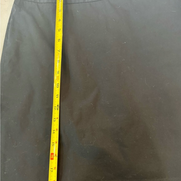 Ann Taylor Loft 
lined black skirt – excellent condition
Size 2 - Picture 2 of 5
